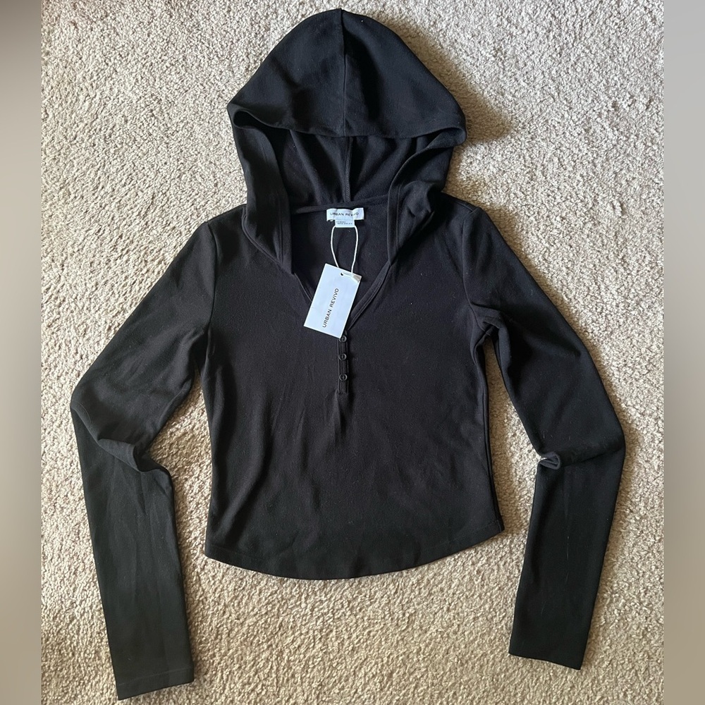 NWT Urban Revivo Black Long Sleeve Hoodie Crop Top size S